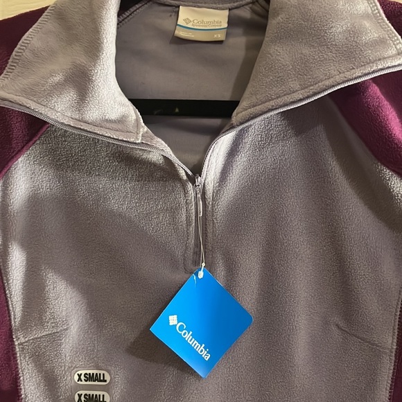 ⭐️NWT Women’s Colombia sweater. - Picture 3 of 6